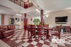 Дом 308м&sup2;, 2-этажный, участок 6 сот.  