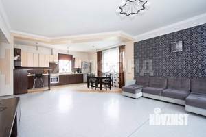 Коттедж 340м², 3-этажный, участок 10 сот.  