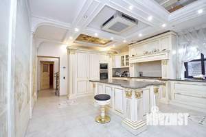 Коттедж 600м², 3-этажный, участок 25 сот.  