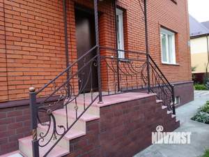 Коттедж 280м&sup2;, 3-этажный, участок 6 сот.  