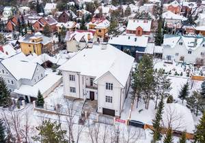 Дом 660м², 3-этажный, участок 8 сот.  