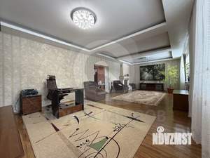 Дом 240м&sup2;, 3-этажный, участок 8 сот.  