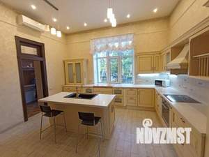 Коттедж 660м&sup2;, 3-этажный, участок 8 сот.  