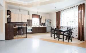 Дом 340м², 2-этажный, участок 10 сот.  