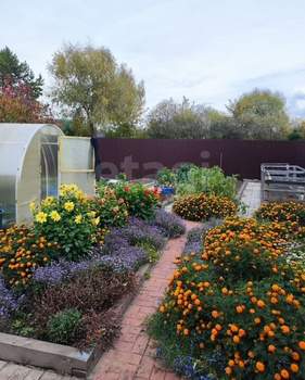 Дом 372м&sup2;, 3-этажный, участок 15 сот.  