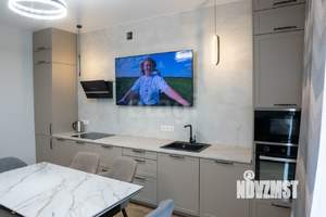 Дом 180м&sup2;, 2-этажный, участок 6 сот.  