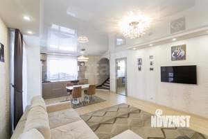 Дом 176м&sup2;, 2-этажный, участок 7 сот.  