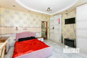 Дом 300м&sup2;, 3-этажный, участок 9 сот.  