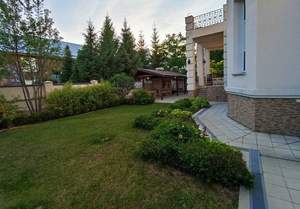 Дом 660м&sup2;, 3-этажный, участок 8 сот.  