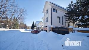 Дом 663м&sup2;, 3-этажный, участок 8 сот.  