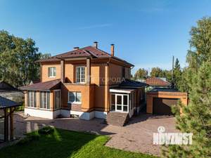 Дом 301м&sup2;, 2-этажный, участок 10 сот.  