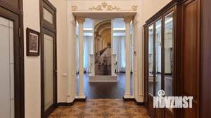 Дом 660м&sup2;, 3-этажный, участок 8 сот.  