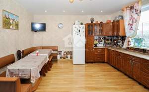 Дом 270м&sup2;, 3-этажный, участок 10 сот.  