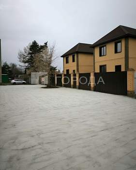 Дом 180м&sup2;, 3-этажный, участок 4 сот.  