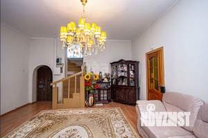 Дом 387м&sup2;, 3-этажный, участок 6 сот.  