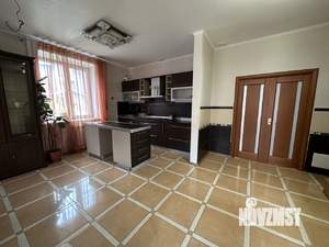Коттедж 292м², 3-этажный, участок 13 сот.  