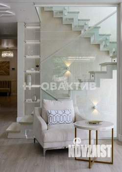 Дом 400м², 3-этажный, участок 10 сот.  