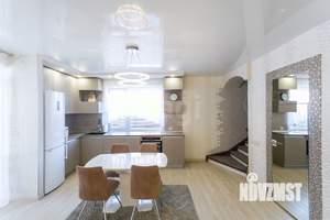 Дом 176м&sup2;, 2-этажный, участок 7 сот.  