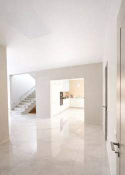 Дом 420м&sup2;, 2-этажный, участок 15 сот.  