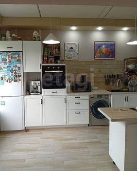 Дом 188м&sup2;, 2-этажный, участок 8 сот.  