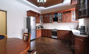 Дом 400м&sup2;, 3-этажный, участок 6 сот.  