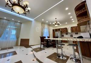 Дом 372м², 3-этажный, участок 553 сот.  