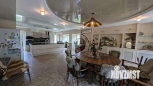 Дом 626м&sup2;, 3-этажный, участок 24 сот.  