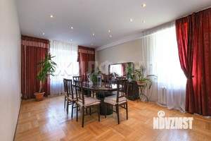 Дом 245м&sup2;, 2-этажный, участок 6 сот.  