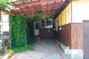 Дом 300м&sup2;, 3-этажный, участок 9 сот.  