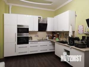 Коттедж 396м², 2-этажный, участок 10 сот.  