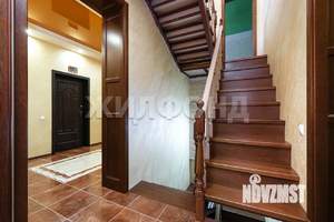 Коттедж 274м², 3-этажный, участок 6 сот.  