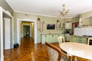 Дом 300м&sup2;, 3-этажный, участок 9 сот.  