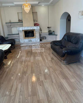 Дом 300м&sup2;, 4-этажный, участок 15 сот.  