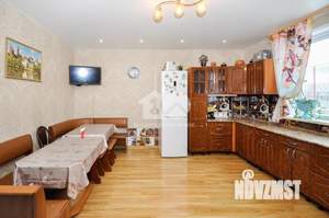 Дом 270м&sup2;, 3-этажный, участок 10 сот.  