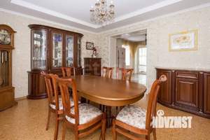 Дом 375м², 3-этажный, участок 12 сот.  