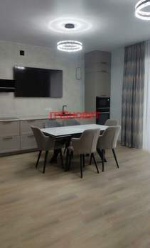 Дом 180м&sup2;, 3-этажный, участок 6 сот.  