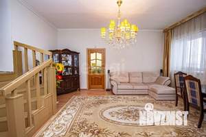 Дом 387м&sup2;, 3-этажный, участок 6 сот.  