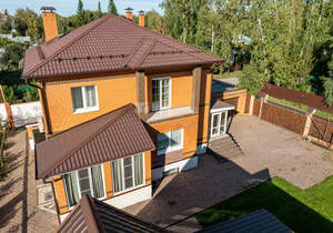 Дом 301м&sup2;, 2-этажный, участок 10 сот.  