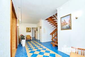 Коттедж 550м&sup2;, 3-этажный, участок 13 сот.  