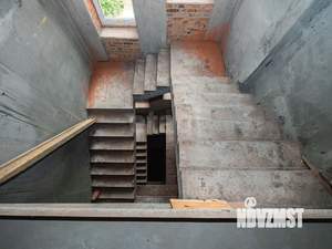 Дом 750м², 3-этажный, участок 16 сот.  