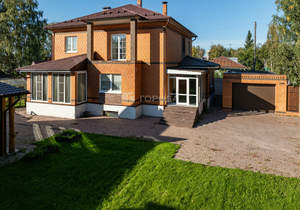 Дом 301м&sup2;, 2-этажный, участок 10 сот.  