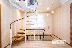 Дом 329м², 3-этажный, участок 5 сот.  