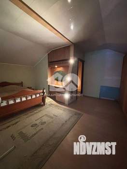 Дом 220м&sup2;, 2-этажный, участок 4 сот.  