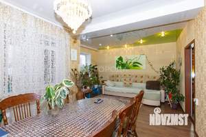 Дом 240м², 2-этажный, участок 10 сот.  