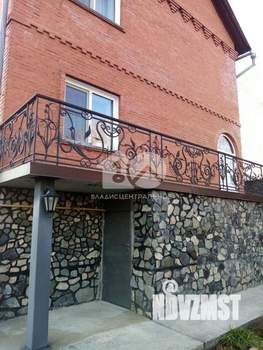 Дом 220м&sup2;, 3-этажный, участок 8 сот.  