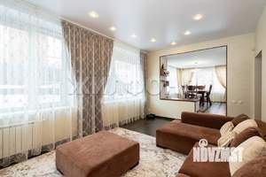 Коттедж 233м&sup2;, 3-этажный, участок 7 сот.  