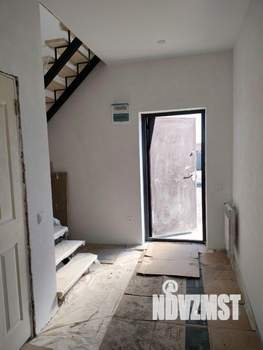 Дом 100м&sup2;, 2-этажный, участок 3 сот.  