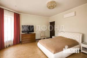 Коттедж 1213м&sup2;, 3-этажный, участок 30 сот.  