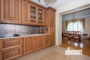Дом 375м², 3-этажный, участок 12 сот.  
