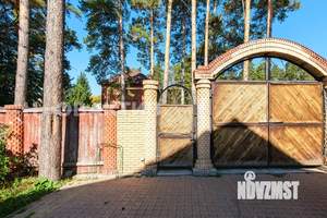 Дом 532м², 3-этажный, участок 10 сот.  